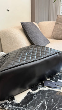 ES Giant Quilted Travel Bag