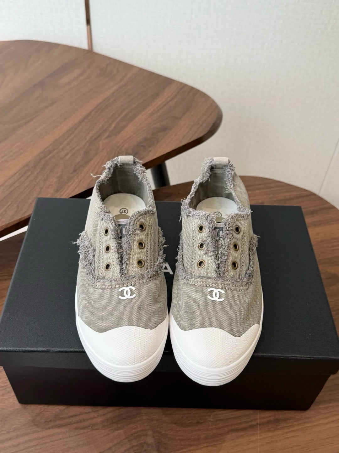 26S Slip-on Sneakers