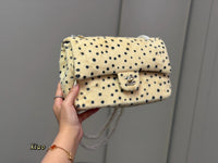 Medium Classic Flap