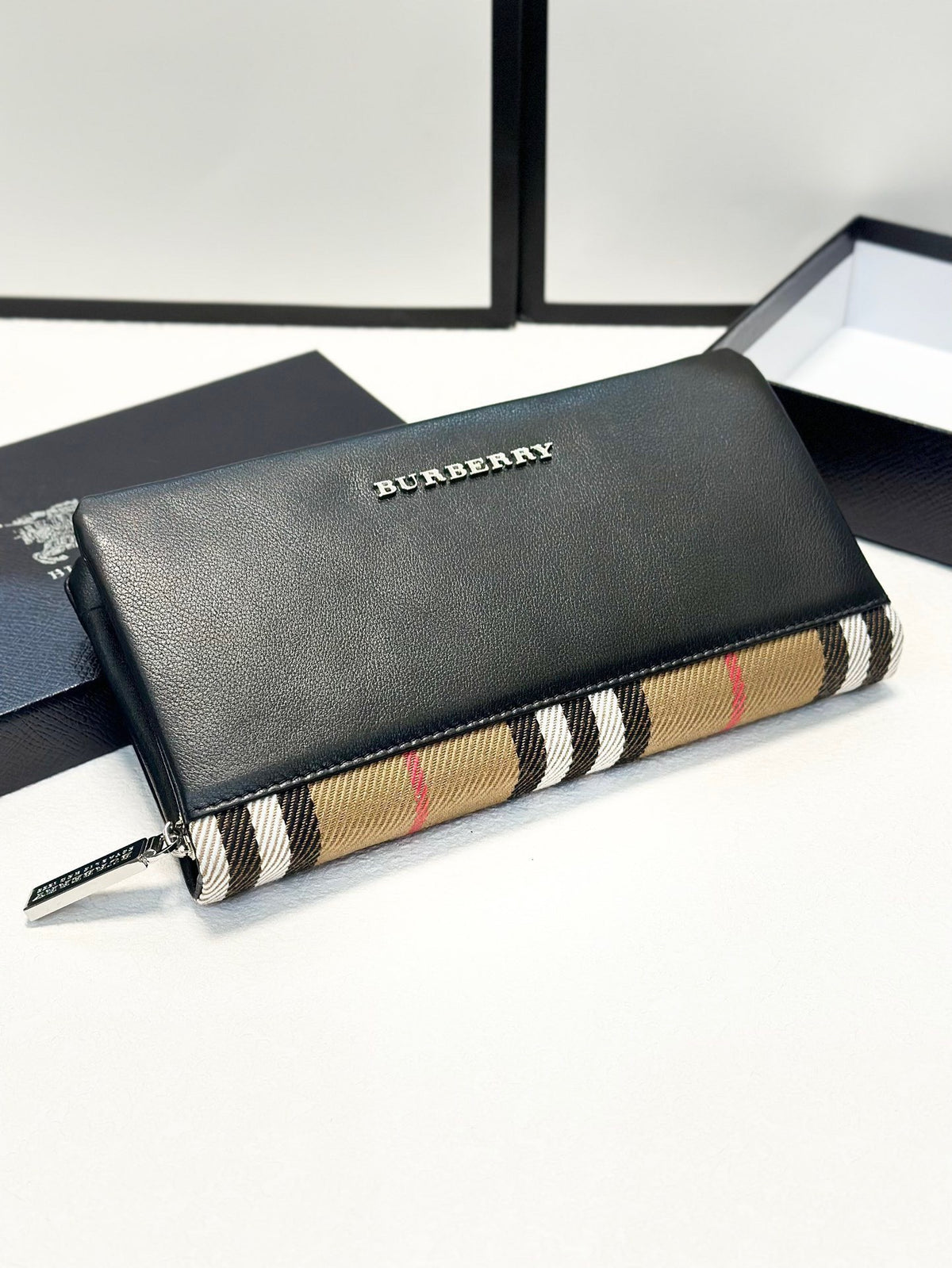 Horseferry Check Wallet