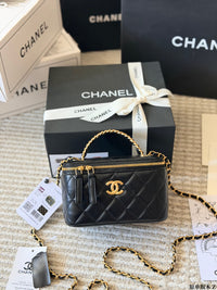 Vanity Case with Chain