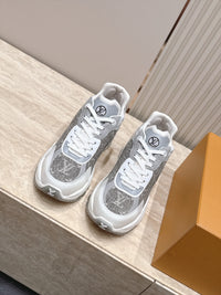 Run 55 Sneakers