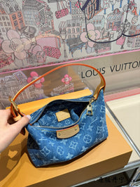 Hills Pochette Bag