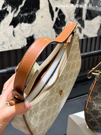 Ava Triomphe Shoulder Bag
