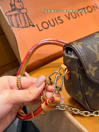 Ivy Wallet On Chain Bag