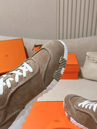 26S Bouncing Sneakers