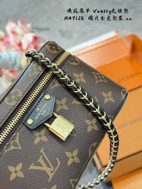 Vanity Chain Pouch Bag