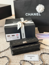 Boy Wallet On Chain