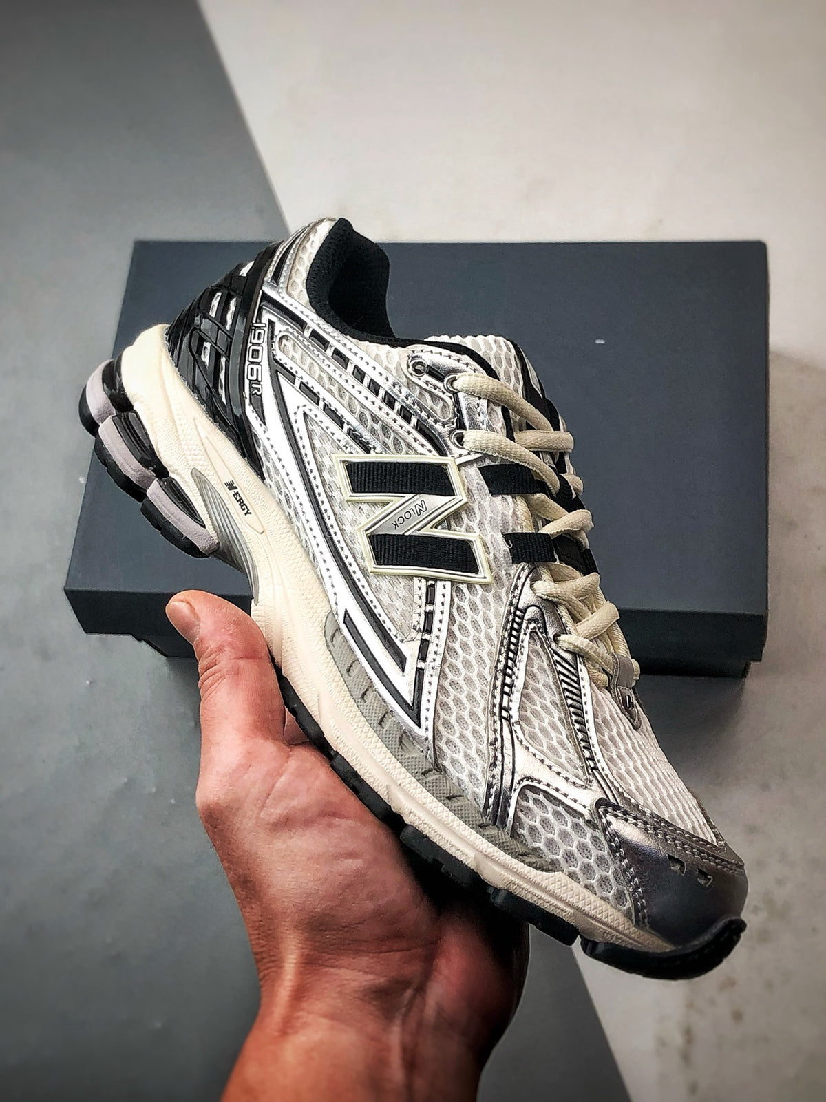 NB1906R Sneakers