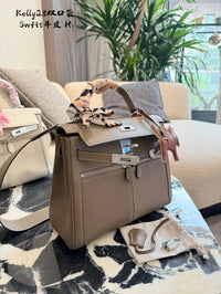 Kelly Lakis 28