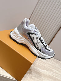 Run 55 Sneakers