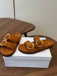 26S Médaillon Buckle Slides