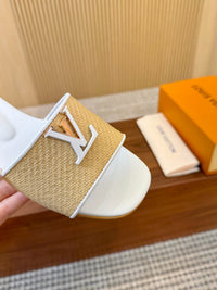 Capri Flat Mules