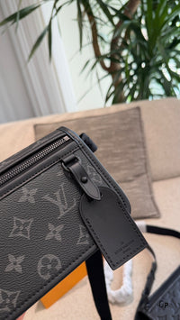 Bosphore Wearable Wallet Bag