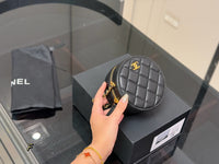 Round Clutch with Chain