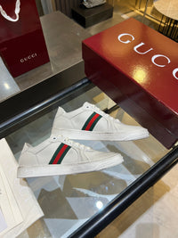 Stretch Low Top Trainers