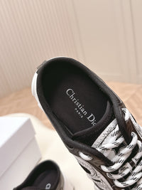 Wmns Chrono Sneakers