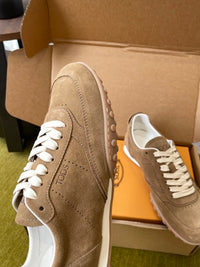 T Sneakers
