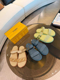 Feel Slide Sandals