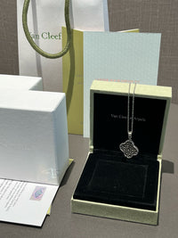 Magic Alhambra Pendant Necklace