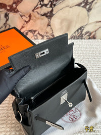 Kelly Messenger PM Bag