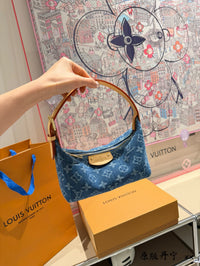 Hills Pochette Bag