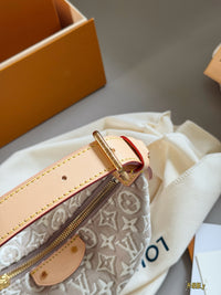 Hills Pochette Bag