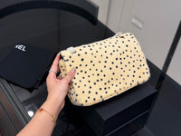 Medium Classic Flap