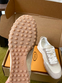 T Sneakers