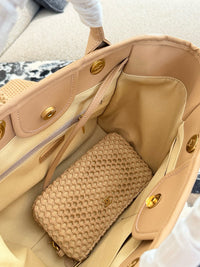 Deauville Tote in Beige Raffia