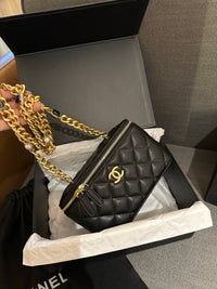 Vanity Case with Chain
