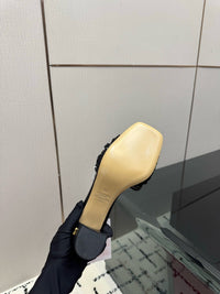 26S Garavani Annet Mules