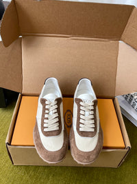 T Sneakers