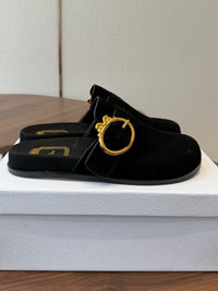 26S Médaillon Buckle Mules