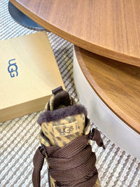 Lowmel Sneakers