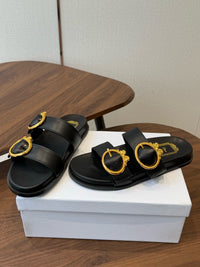 26S Médaillon Buckle Slides