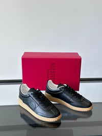 Upvillage Panelled Leather Sneakers