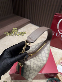 Lady Lunetta Small Shoulder Bag