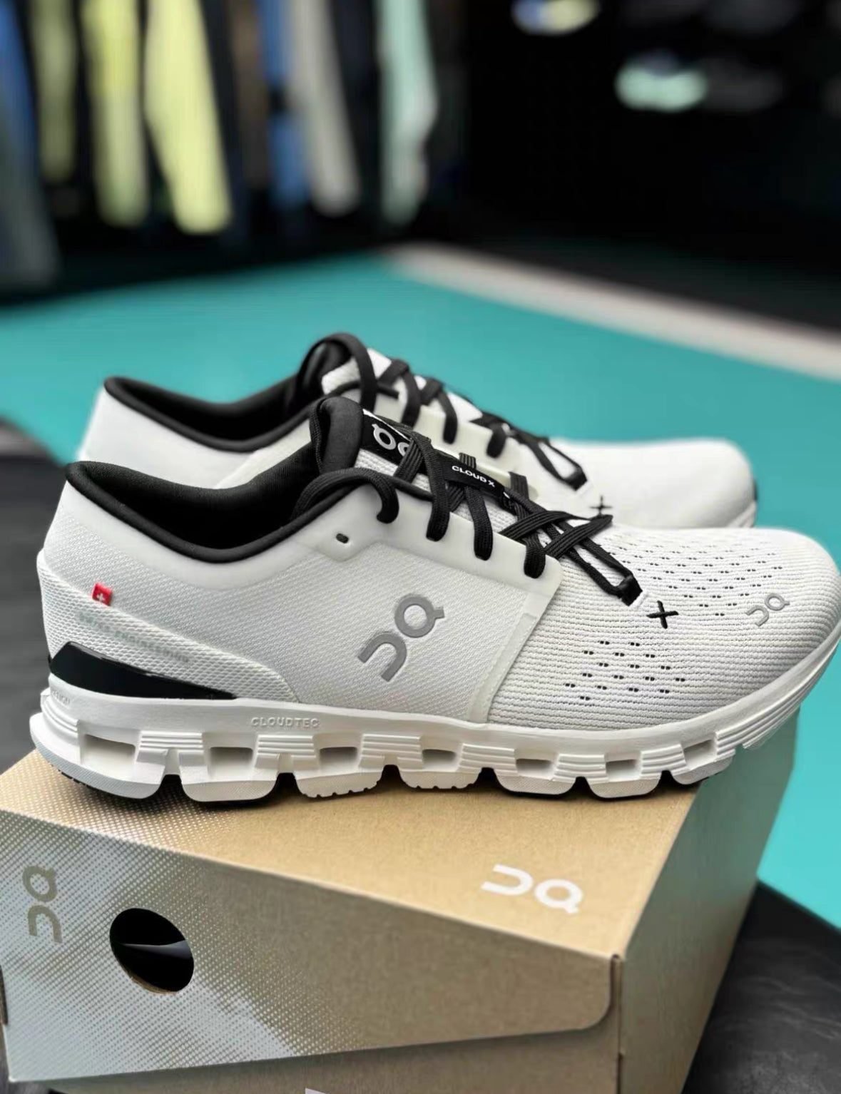 Cloud X 4 Trainers
