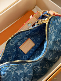 Valley Pochette Bag