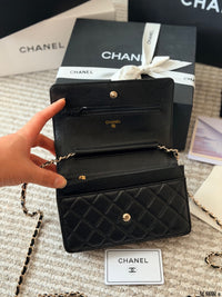 Boy Wallet On Chain