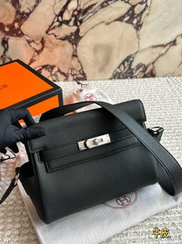 Kelly Messenger PM Bag