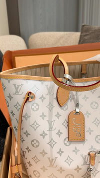 Neverfull Monogram Pearly