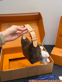 Hills Pochette Bag