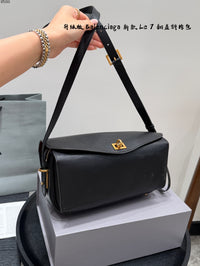Le 7 Shoulder Bag
