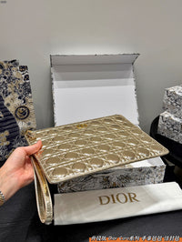 30 Montaigne Dea Pouch