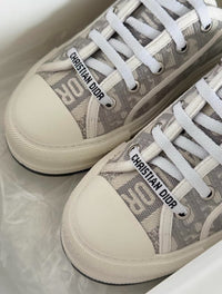 B23 Low-Top Sneaker