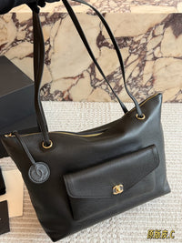 Large Pocket Tote