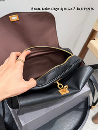 Le 7 Shoulder Bag