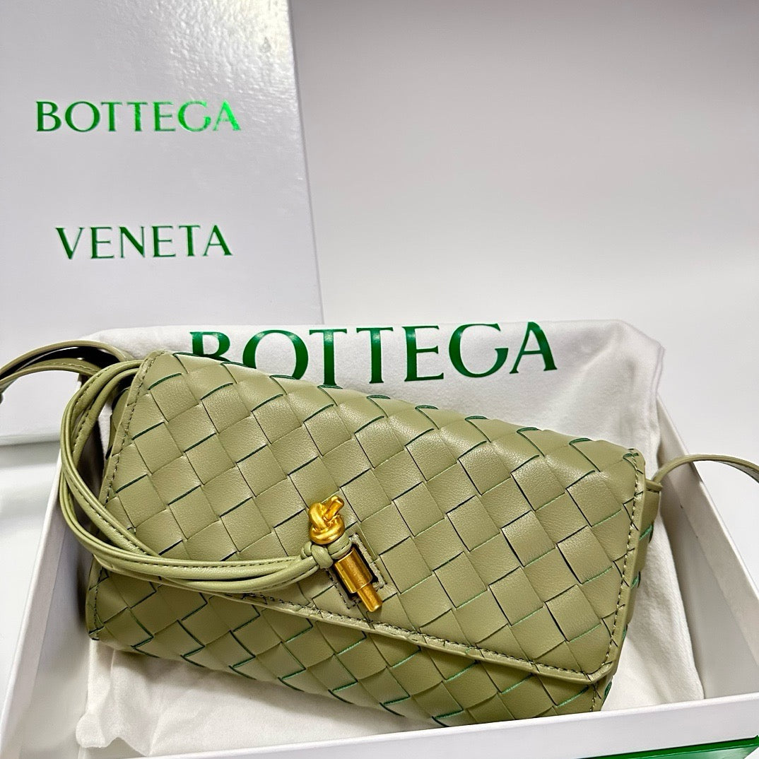 Andiamo Long Clutch